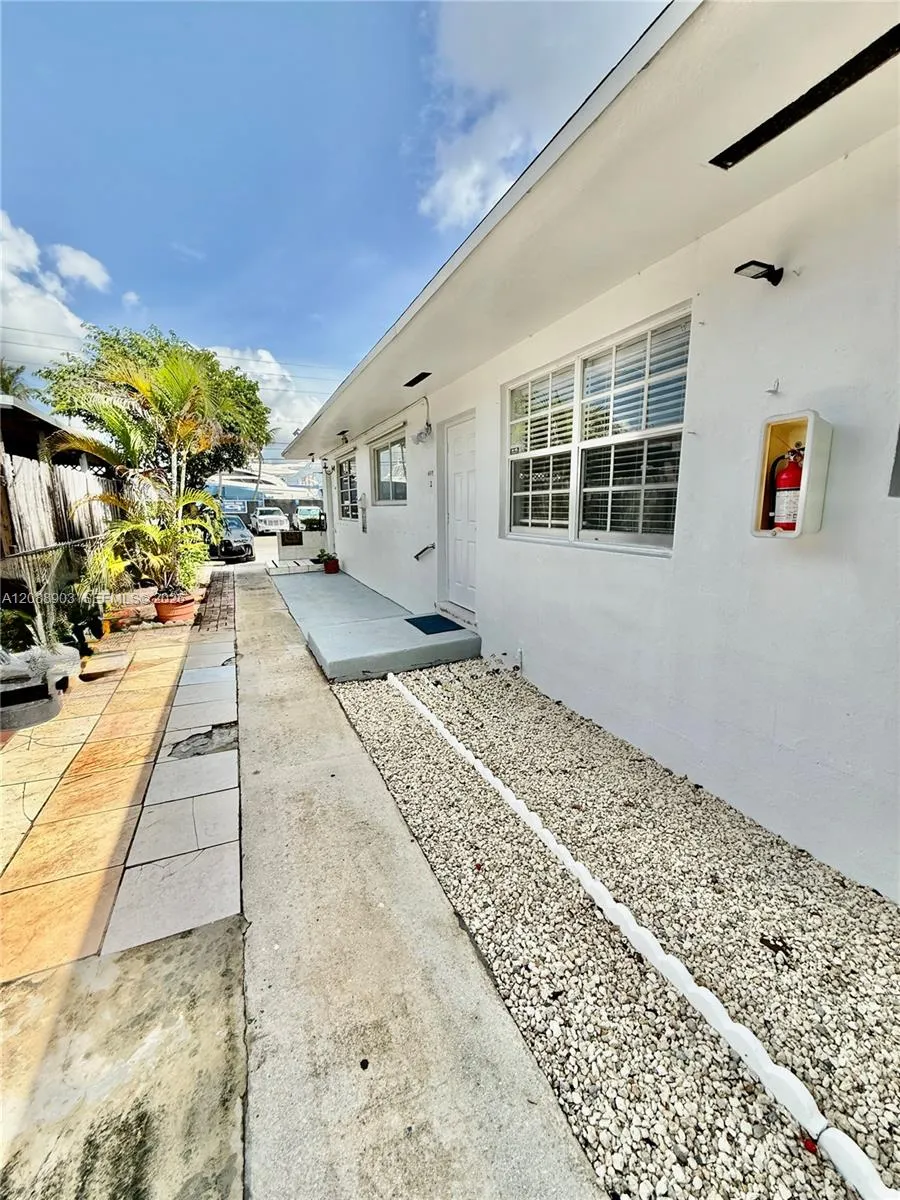 3050 NW 20th St #2 Miami, FL 33142