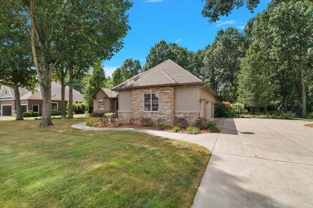 3958 Fox Woods Road St. Joseph, MI 49085