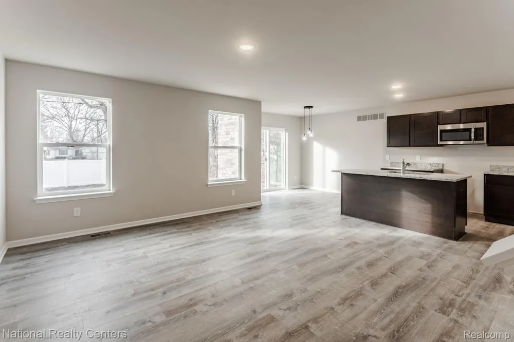 25025 Fairgrove Street Woodhaven City, MI 48183