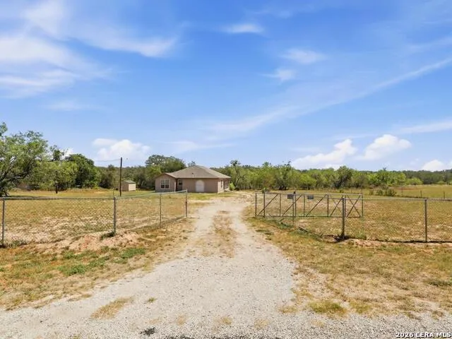685 Clear Lake Loop Poteet, TX 78065