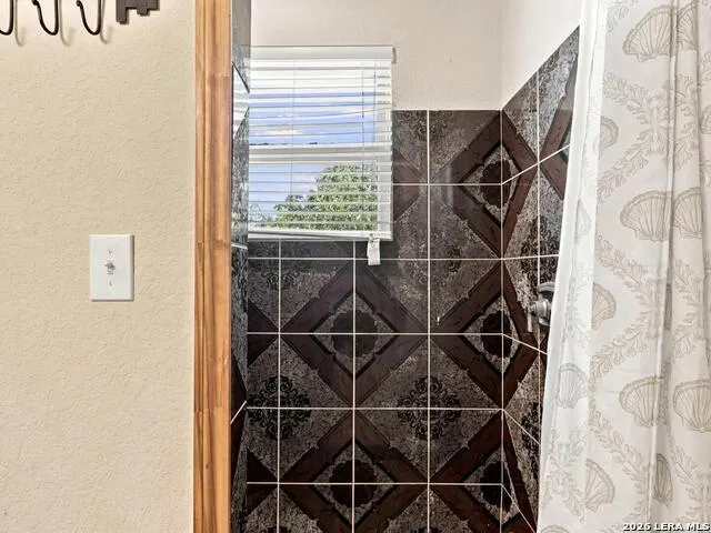 685 Clear Lake Loop Poteet, TX 78065