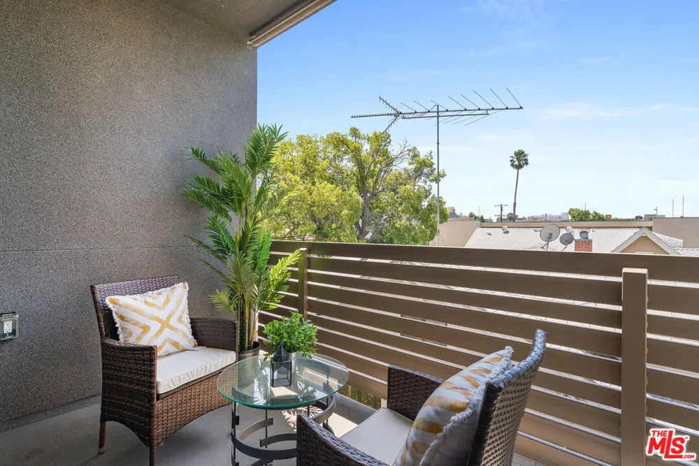820 S Wilton Place Los Angeles, CA 90005