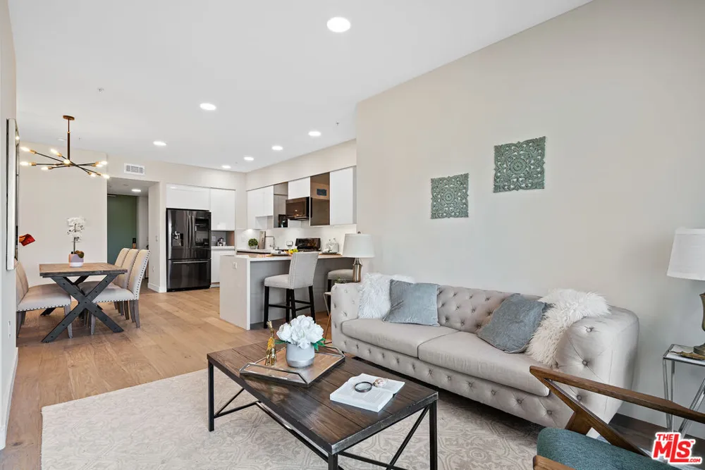 820 S Wilton Place Los Angeles, CA 90005