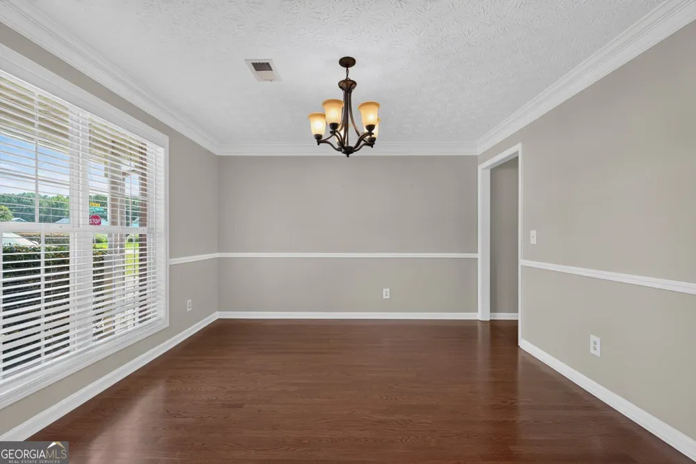 17 Creekview CT Acworth, GA 30101