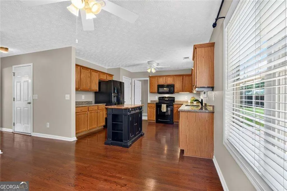 17 Creekview CT Acworth, GA 30101