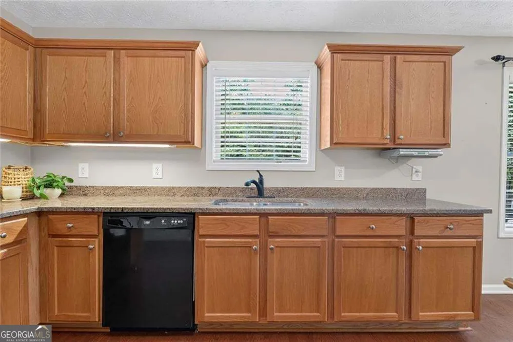 17 Creekview CT Acworth, GA 30101