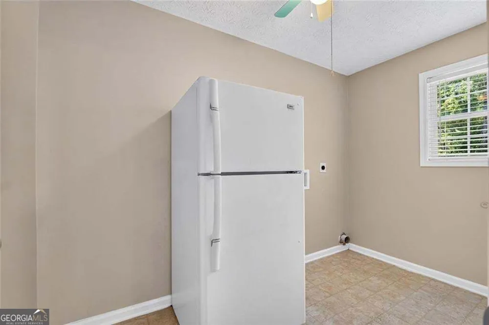 17 Creekview CT Acworth, GA 30101
