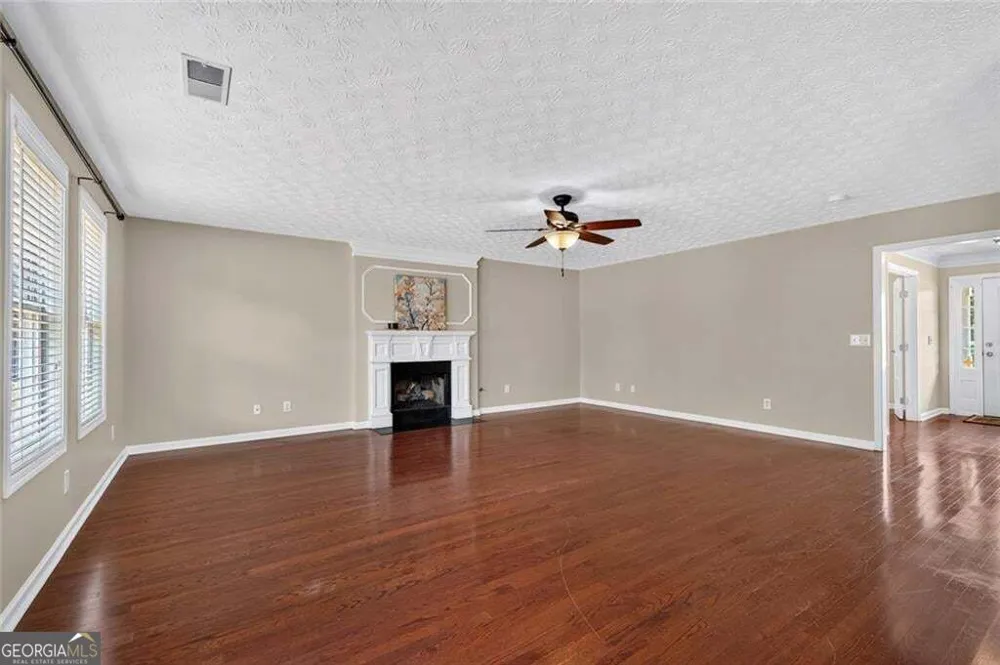 17 Creekview CT Acworth, GA 30101