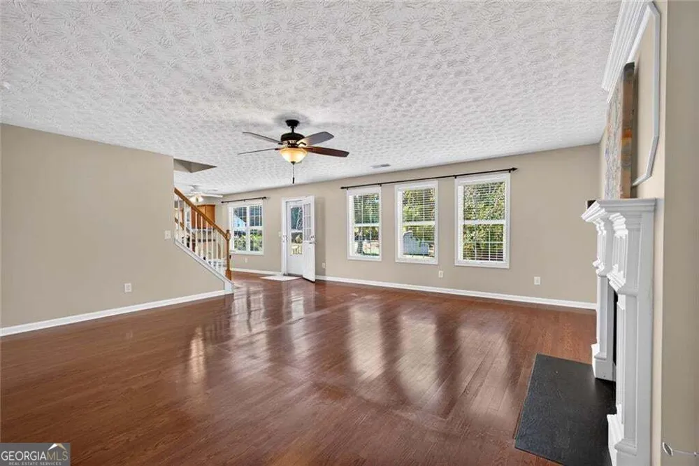 17 Creekview CT Acworth, GA 30101
