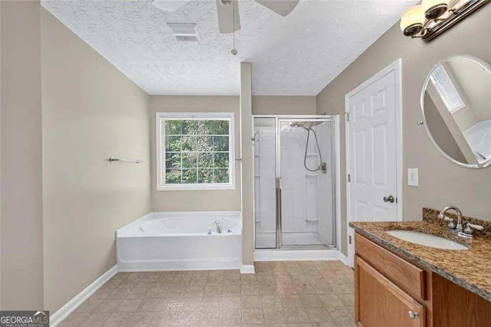 17 Creekview CT Acworth, GA 30101