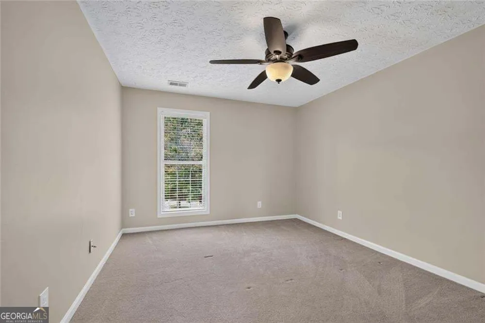 17 Creekview CT Acworth, GA 30101