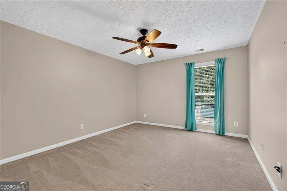 17 Creekview CT Acworth, GA 30101