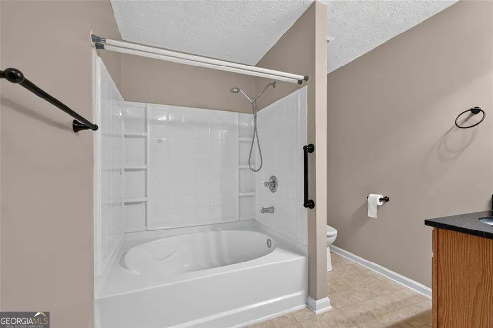17 Creekview CT Acworth, GA 30101