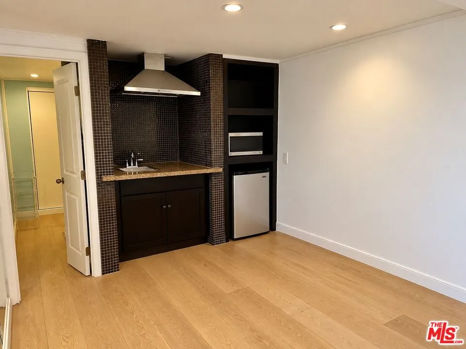 8380 Hollywood Boulevard Los Angeles, CA 90069