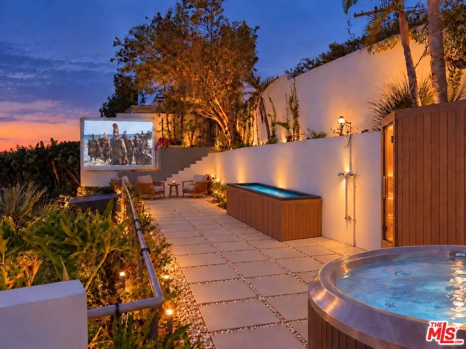 8380 Hollywood Boulevard Los Angeles, CA 90069