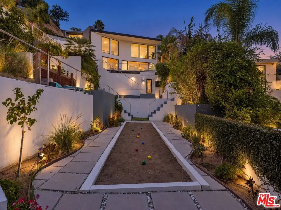8380 Hollywood Boulevard Los Angeles, CA 90069