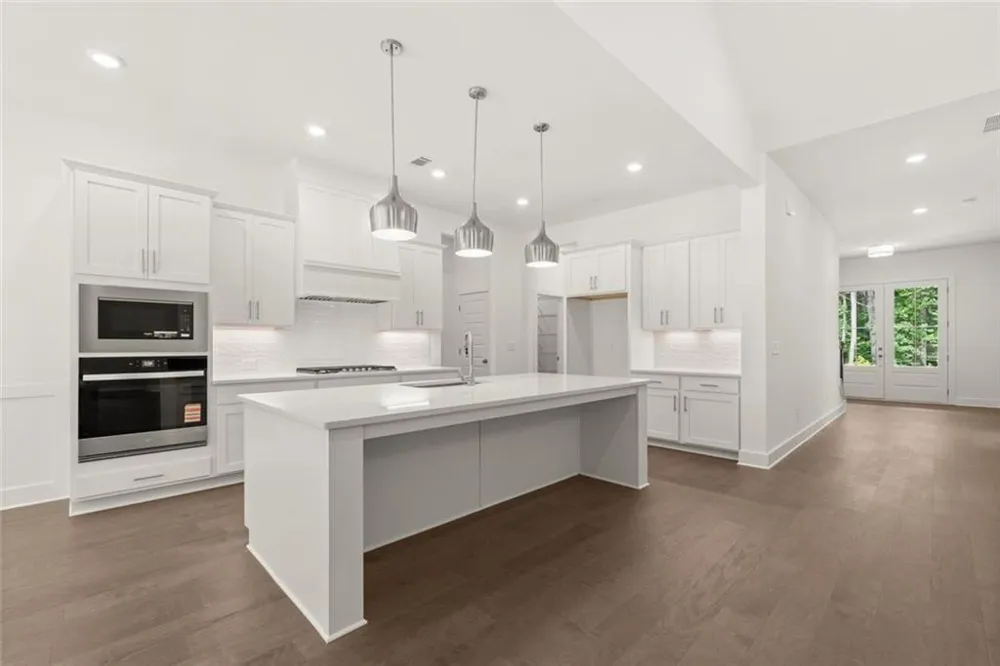 8340 Creekside Overlook Drive Gainesville, GA 30506