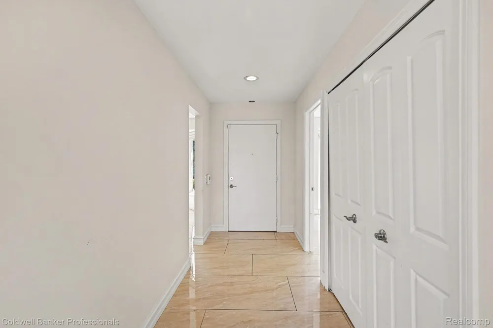 2585 Tiverton Drive Sterling Heights City, MI 48310