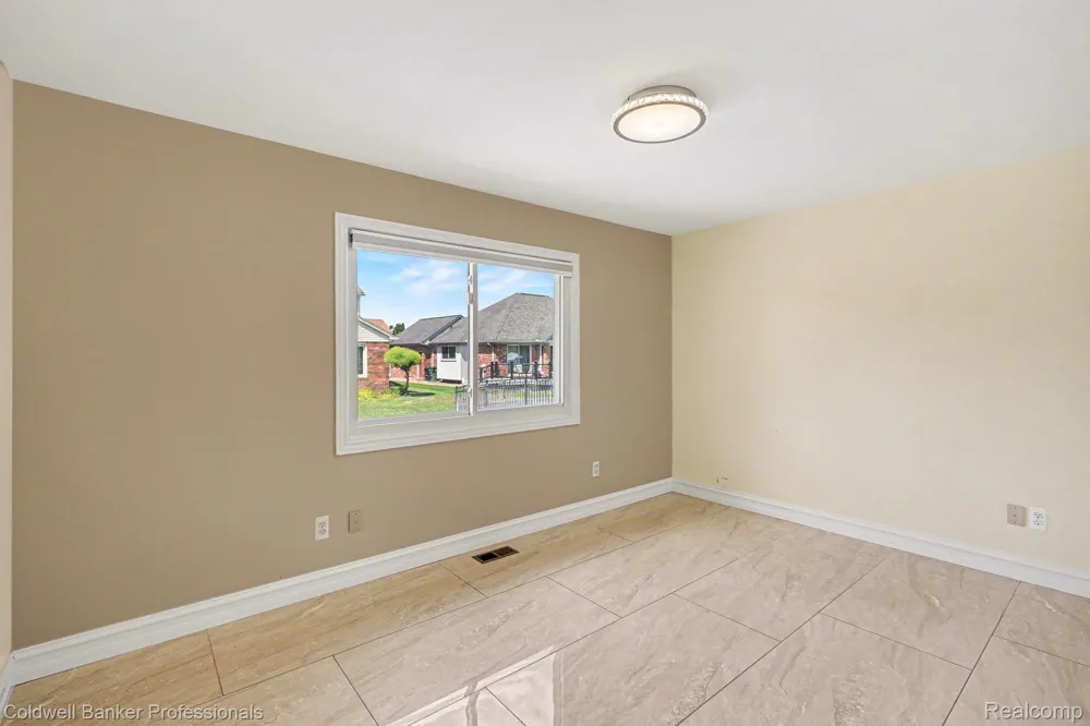 2585 Tiverton Drive Sterling Heights City, MI 48310