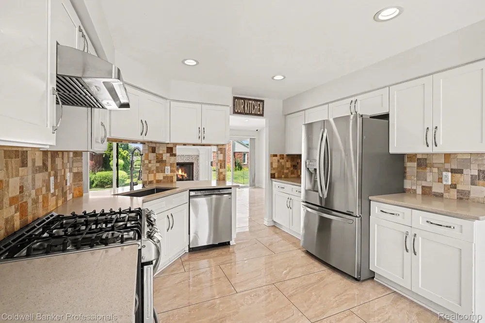 2585 Tiverton Drive Sterling Heights City, MI 48310