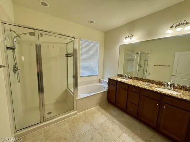 7792 BRISTOL CIRCLE Naples, FL 34120