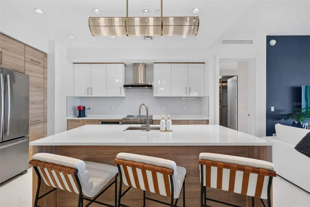 111 S PINEAPPLE AVENUE #716 Sarasota, FL 34236