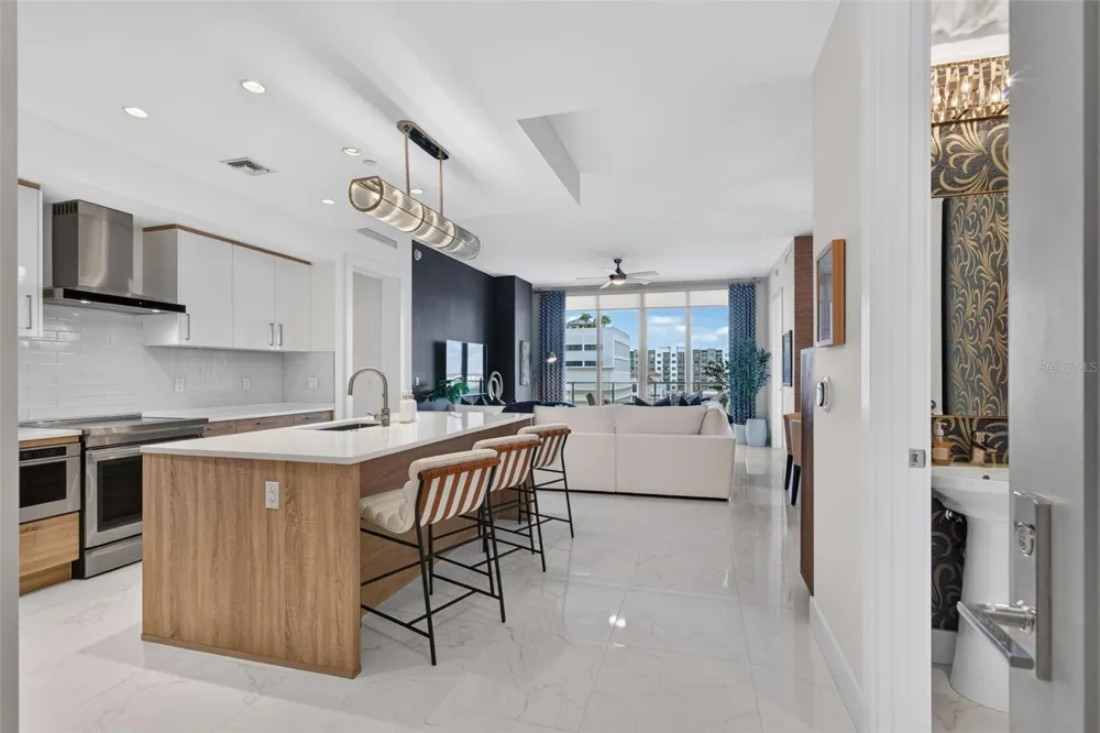 111 S PINEAPPLE AVENUE #716 Sarasota, FL 34236