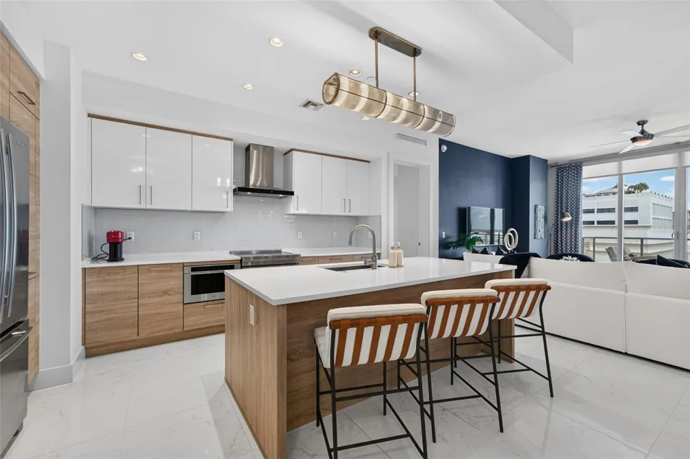 111 S PINEAPPLE AVENUE #716 Sarasota, FL 34236