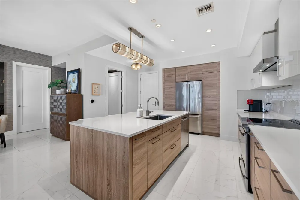 111 S PINEAPPLE AVENUE #716 Sarasota, FL 34236