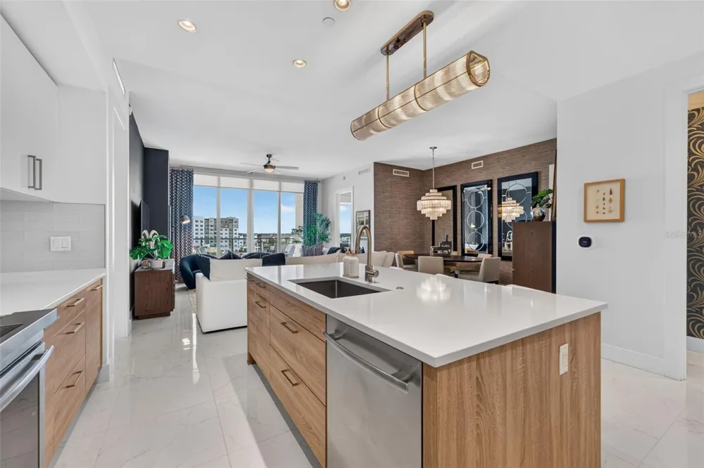 111 S PINEAPPLE AVENUE #716 Sarasota, FL 34236