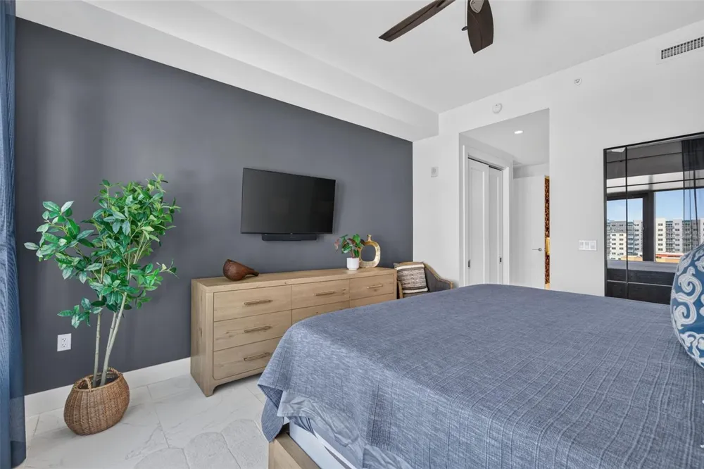 111 S PINEAPPLE AVENUE #716 Sarasota, FL 34236