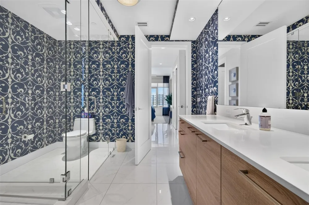 111 S PINEAPPLE AVENUE #716 Sarasota, FL 34236