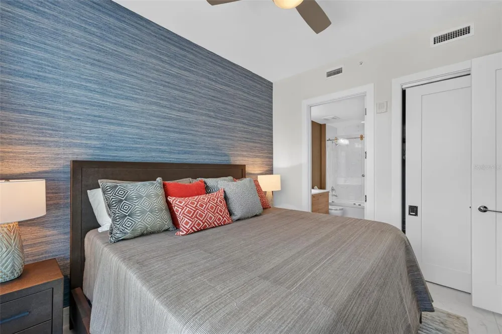 111 S PINEAPPLE AVENUE #716 Sarasota, FL 34236