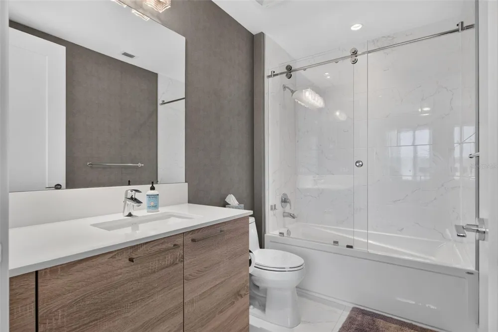 111 S PINEAPPLE AVENUE #716 Sarasota, FL 34236