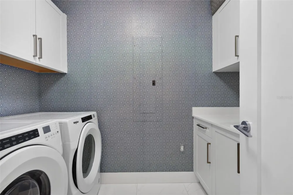 111 S PINEAPPLE AVENUE #716 Sarasota, FL 34236