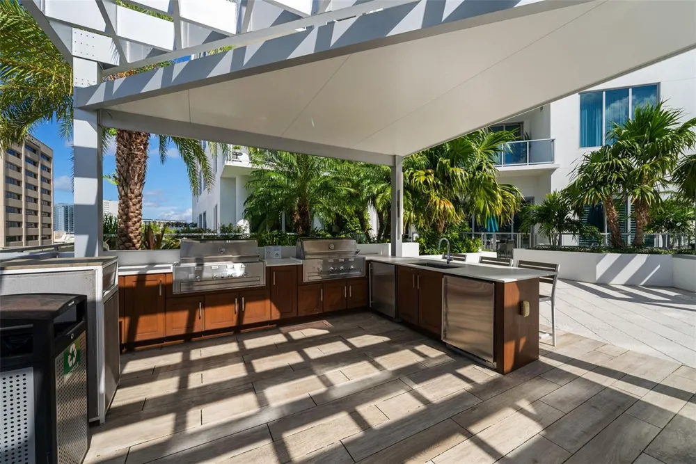 111 S PINEAPPLE AVENUE #716 Sarasota, FL 34236