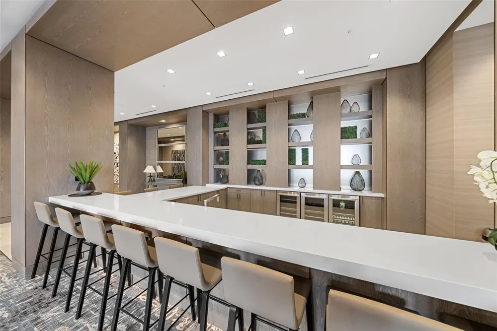 111 S PINEAPPLE AVENUE #716 Sarasota, FL 34236