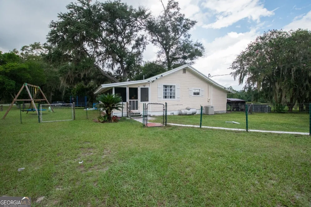 41 Sheridan ST St. George, GA 31562