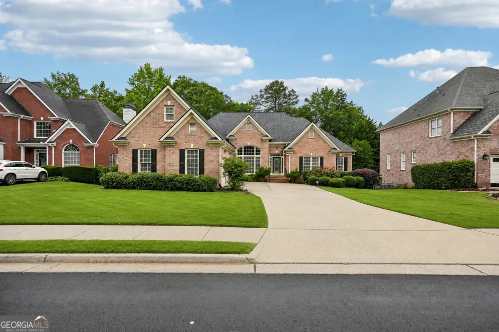 3923 Springtree LN Hoschton, GA 30548