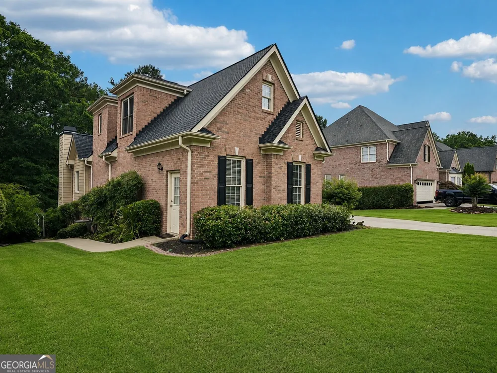 3923 Springtree LN Hoschton, GA 30548