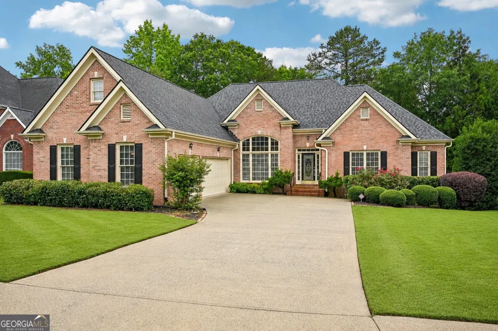 3923 Springtree LN Hoschton, GA 30548