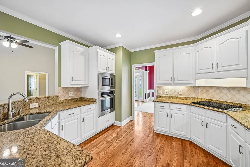 3923 Springtree LN Hoschton, GA 30548