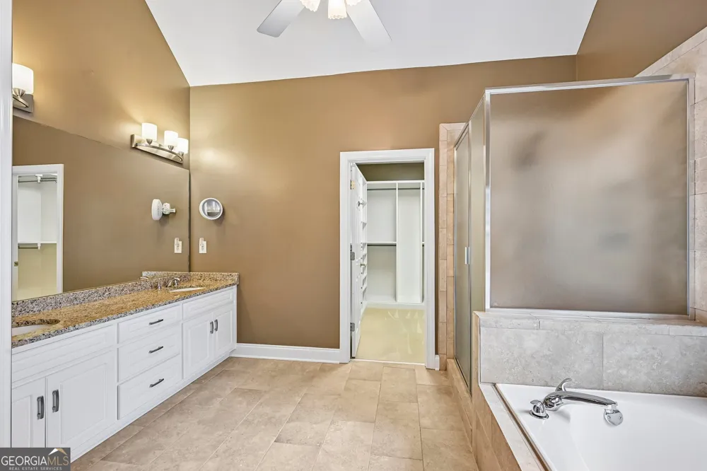 3923 Springtree LN Hoschton, GA 30548