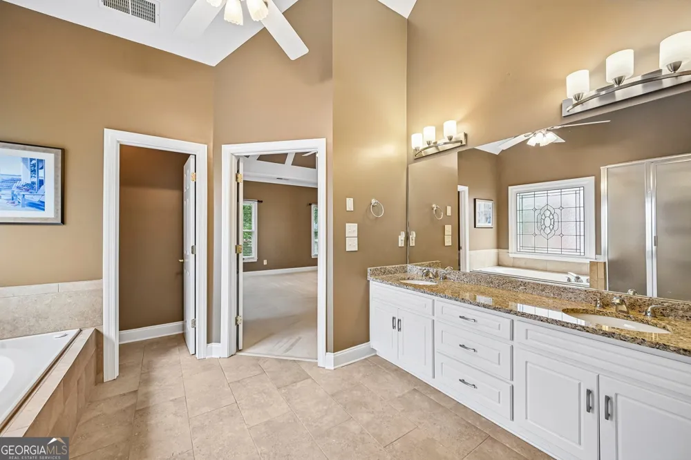 3923 Springtree LN Hoschton, GA 30548