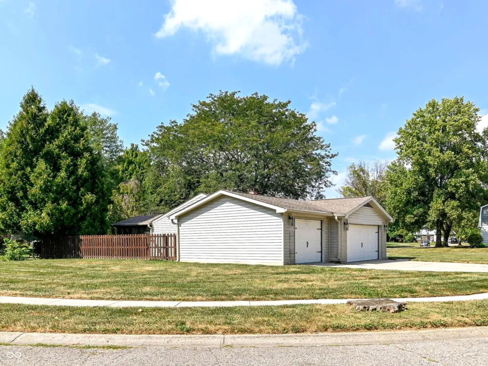 8442 Duncaster Court Indianapolis, IN 46256