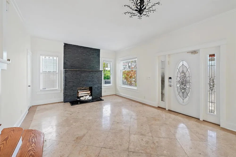 228 9TH STREET West Palm Beach, FL 33401
