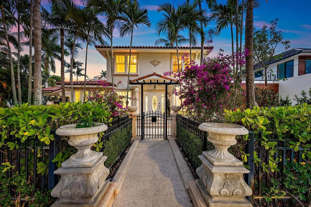 228 9TH STREET West Palm Beach, FL 33401