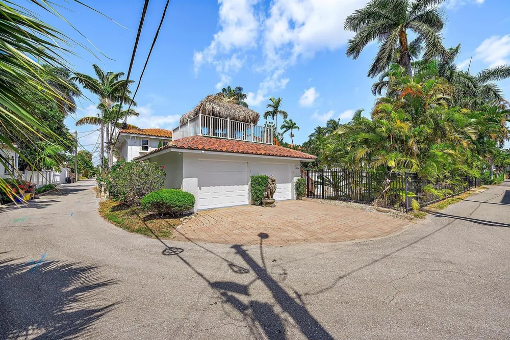 228 9TH STREET West Palm Beach, FL 33401