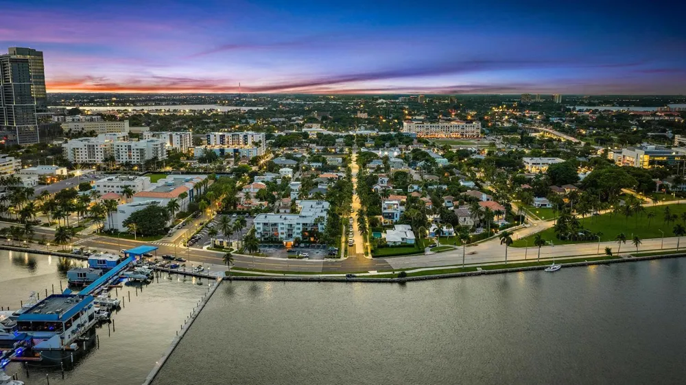 228 9TH STREET West Palm Beach, FL 33401