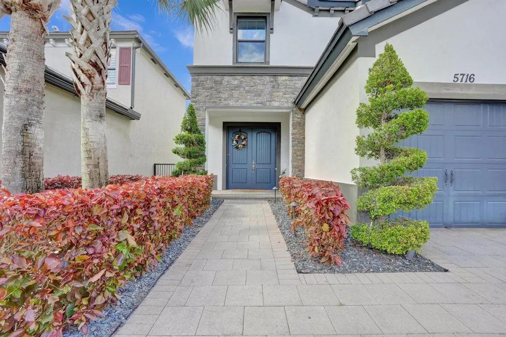 5716 Sandbirch Way Lake Worth, FL 33463